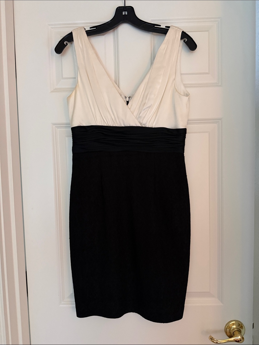 Kay Unger Two-Tone V-Neck Sheath Dress in White and Black